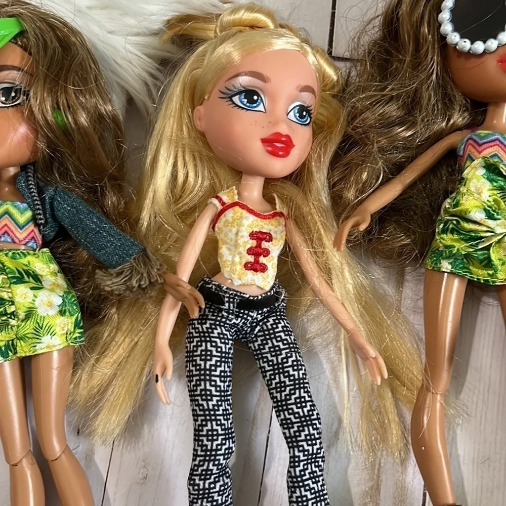 Bratz Doll Bundle and Accessories - Picture 9 of 10